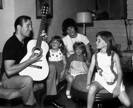 Leslie Carol Shatner with her parents William Shatner and Gloria Rand and sisters Lisabeth Shatner and Melanie Shatner